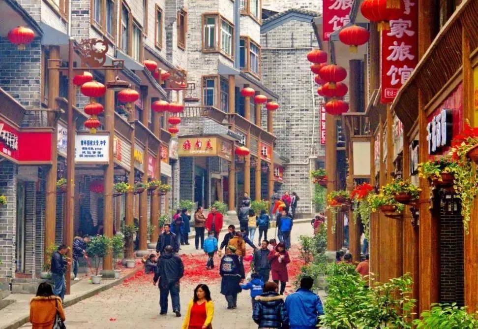 荥经公安全力护航2022“环茶马古道”雅安国际公路自行车赛