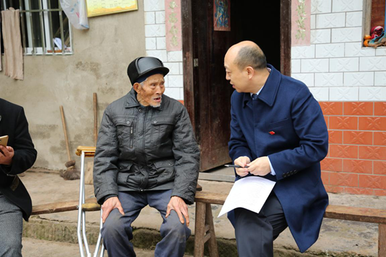射洪住建人：时刻争当群众心中“一面锦旗”