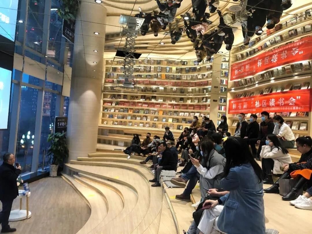 桂溪街道和平社区开展“包”罗创意：手工包包DIY之旅职工创享营